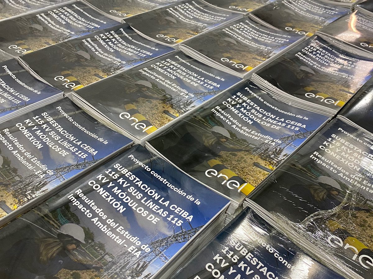 Tiraje de informes impresos y empacados, listos para despacho